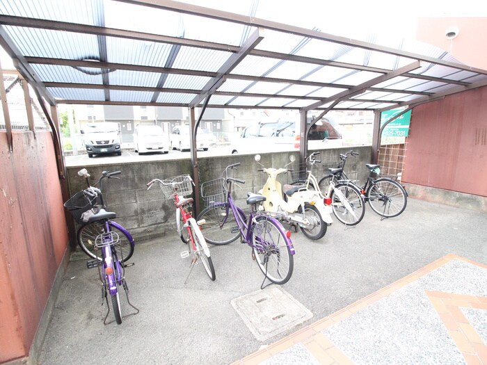 物件外観写真3　(駐輪場)