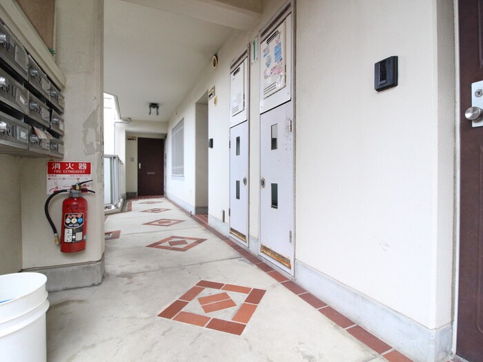 物件外観写真4　(エントランス部分)