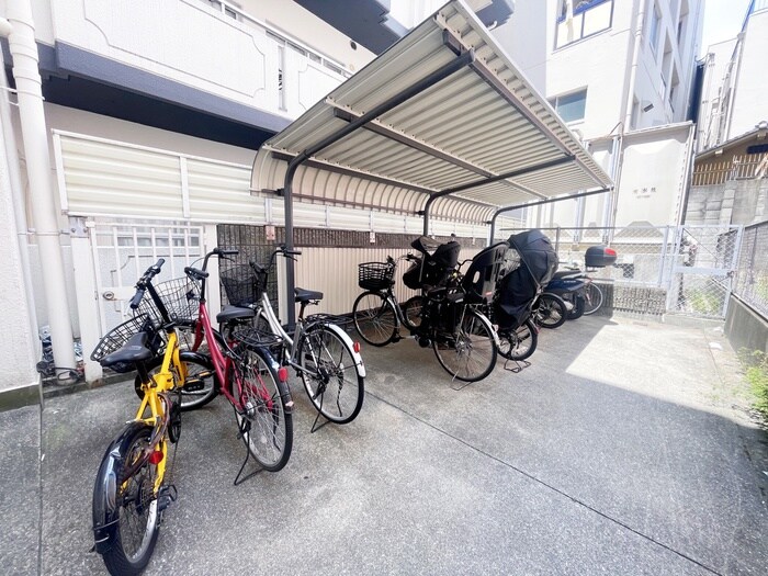 物件外観写真5　(駐輪場)
