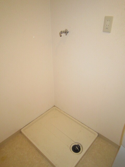 物件内観写真14　(洗濯機置場)