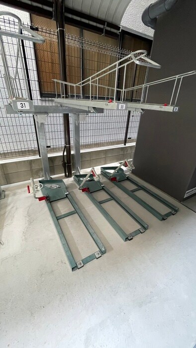 物件外観写真5　(バイク置き場)