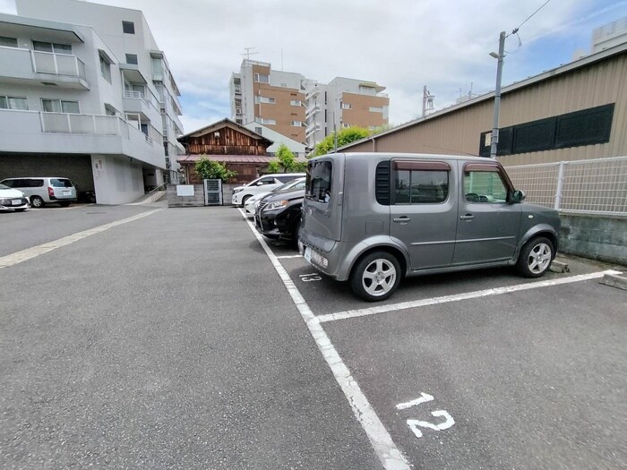 物件外観写真5　(駐車場)