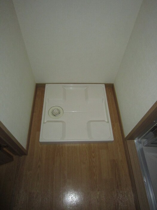 物件内観写真15　(洗濯機置場)