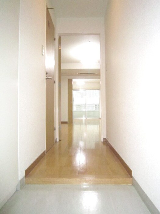 物件内観写真16　(玄関)