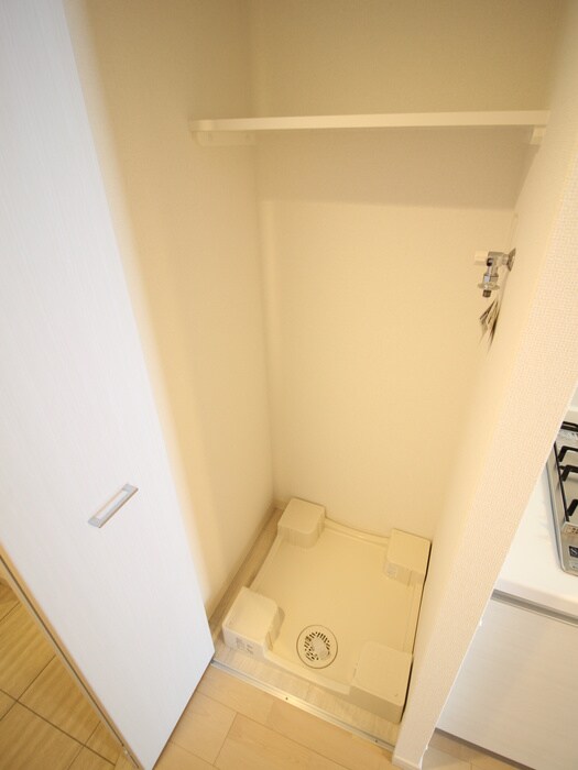 物件内観写真10　(洗濯機置場)