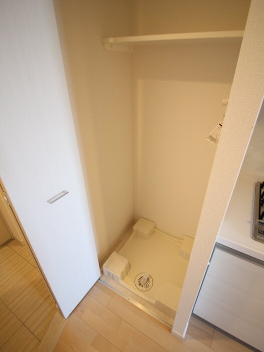 物件内観写真11　(洗濯機置場)