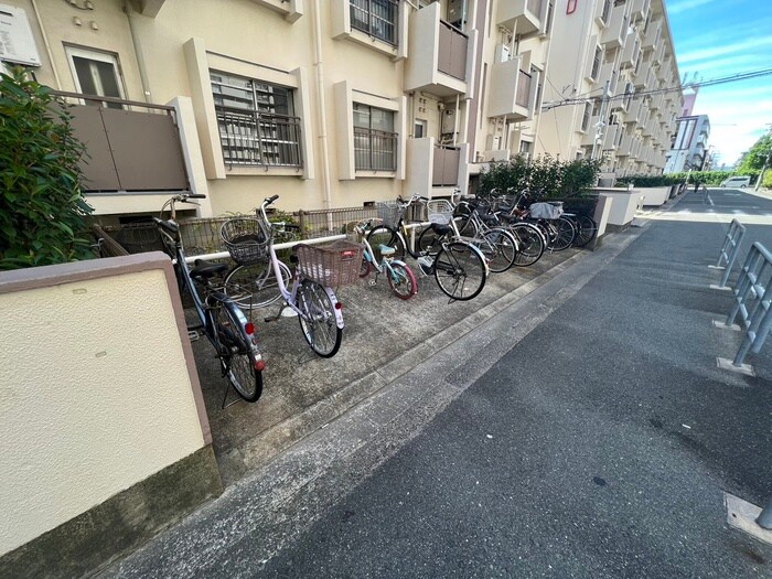 物件外観写真5　(駐輪場)