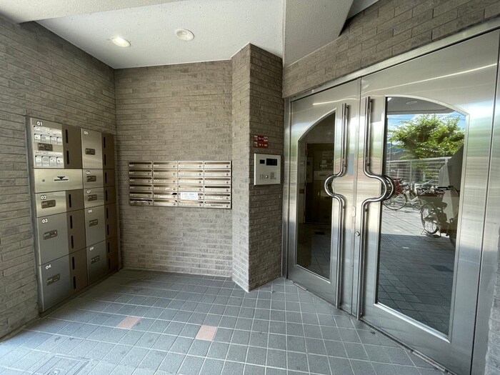 物件外観写真4　(エントランス部分)