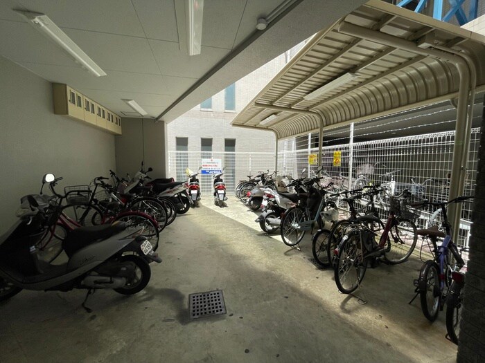 物件外観写真5　(駐輪場)