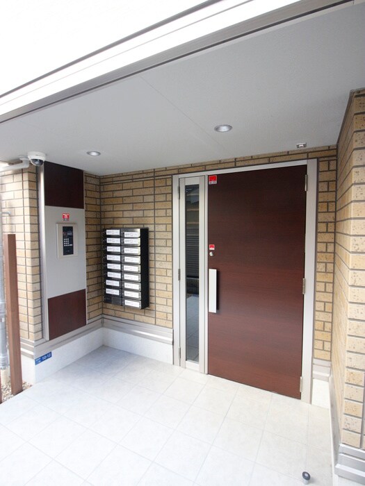 物件外観写真3　(エントランス部分)