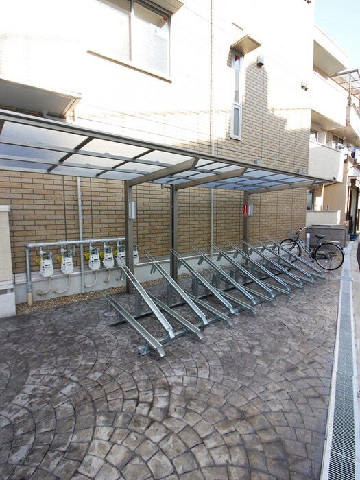 物件外観写真4　(駐輪場)