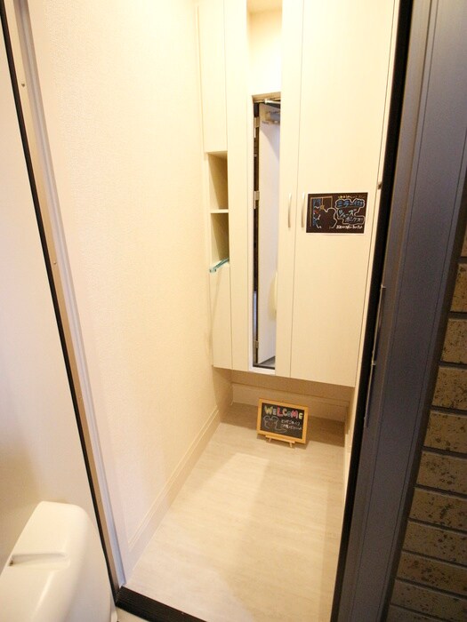 物件内観写真16　(玄関)