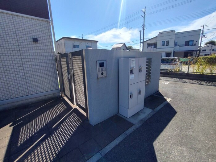 物件外観写真4　(エントランス部分)