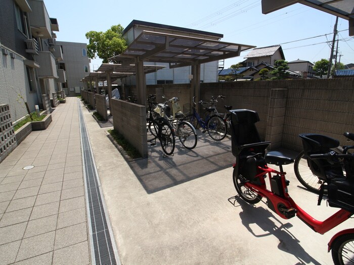 物件外観写真6　(駐輪場)