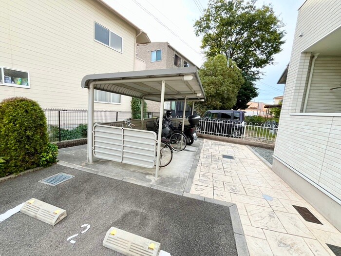 物件外観写真5　(駐輪場)