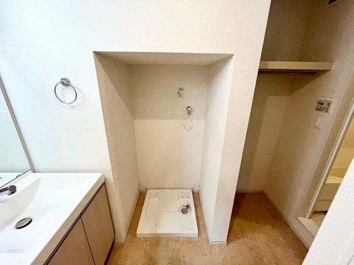 物件内観写真16　(洗濯機置場)