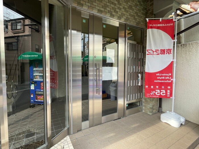 物件外観写真3　(エントランス部分)