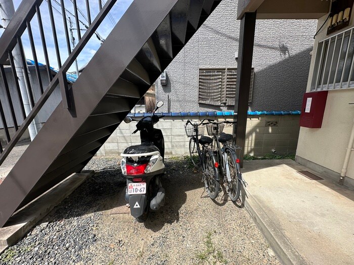 物件外観写真4　(駐輪場)