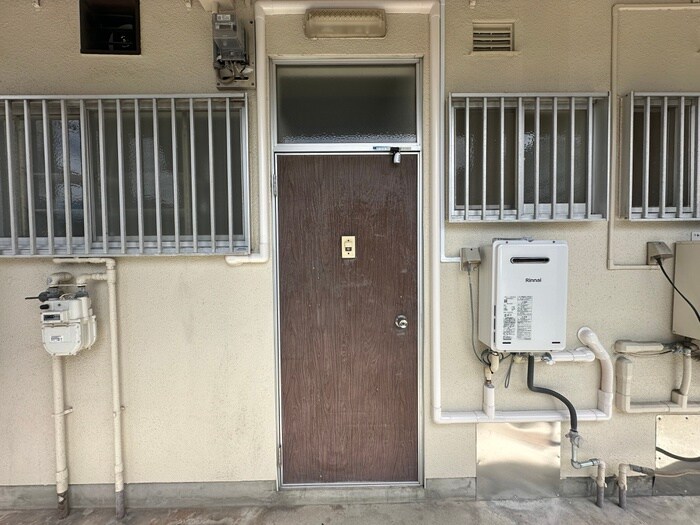 物件外観写真5　(エントランス部分)