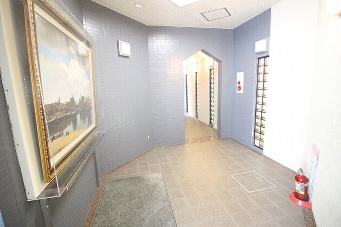 物件外観写真2　(エントランス部分)