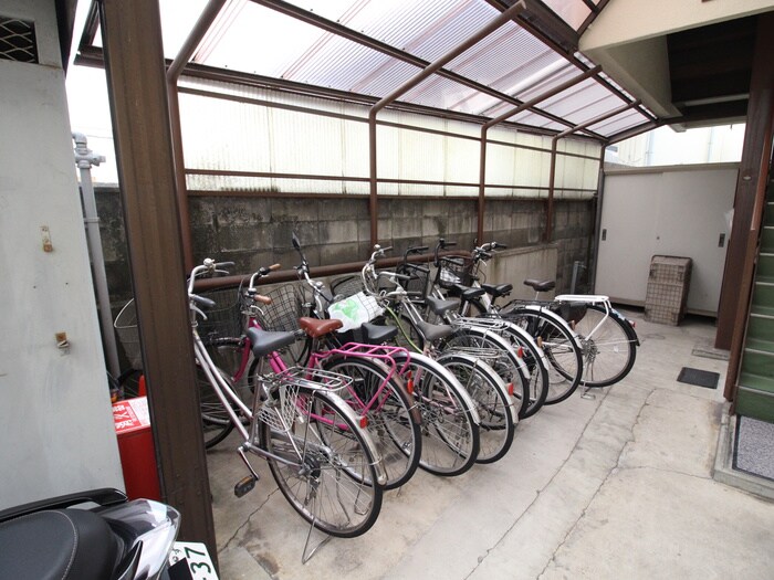 物件外観写真4　(駐輪場)