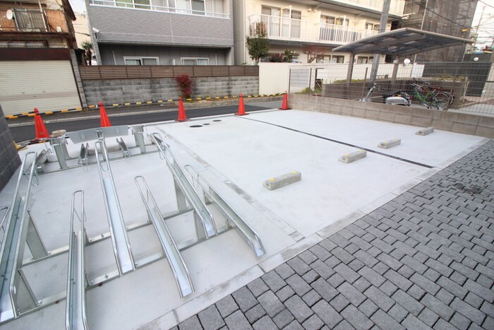 物件外観写真3　(駐輪場)