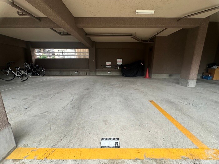 物件外観写真5　(駐車場)