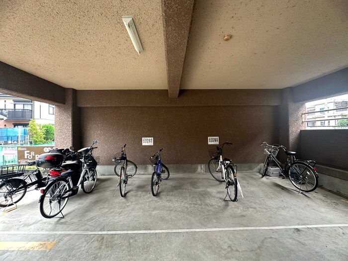 物件外観写真6　(駐輪場)