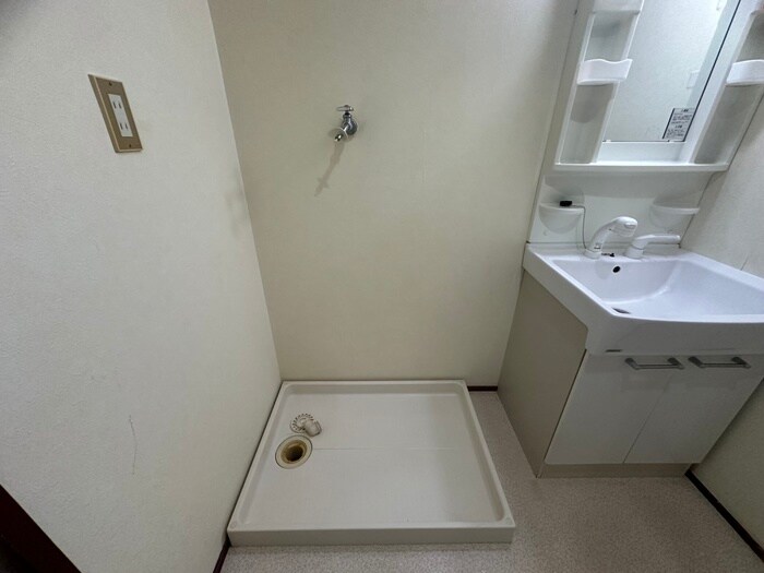 物件内観写真10　(洗濯機置場)