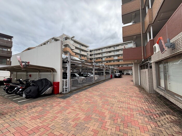 物件外観写真6　(駐車場)