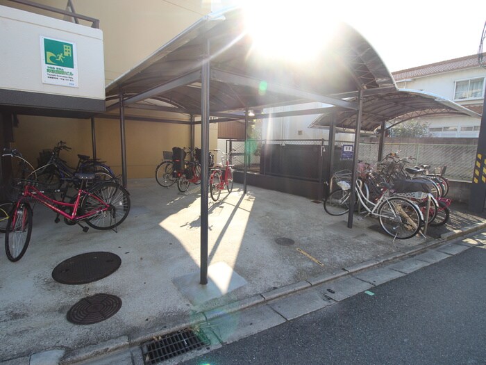 物件外観写真4　(駐輪場)