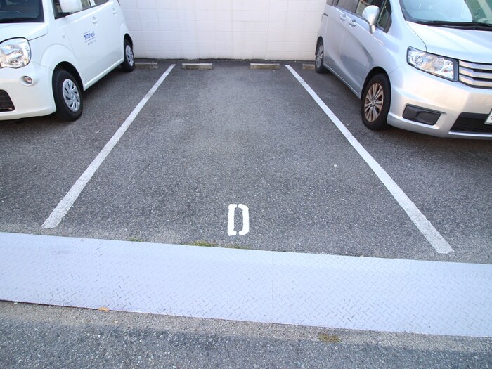 物件外観写真5　(駐車場)