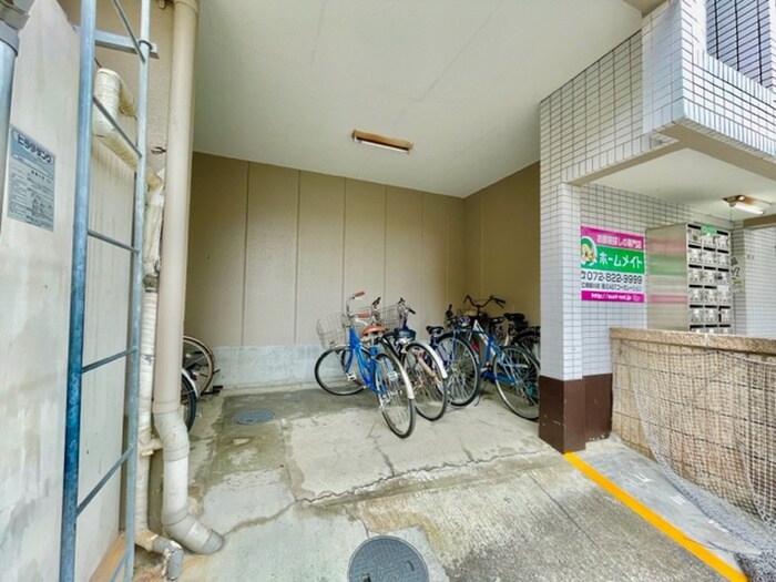 物件外観写真3　(駐輪場)