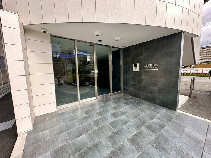 物件外観写真2　(エントランス部分)