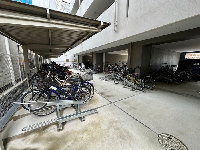 物件外観写真4　(駐輪場)