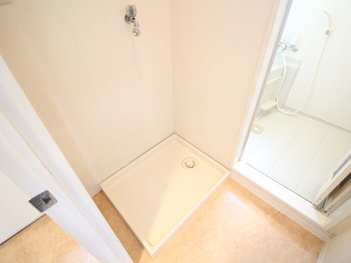 物件内観写真12　(洗濯機置場)