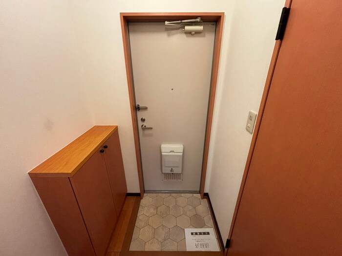 物件内観写真12　(玄関)