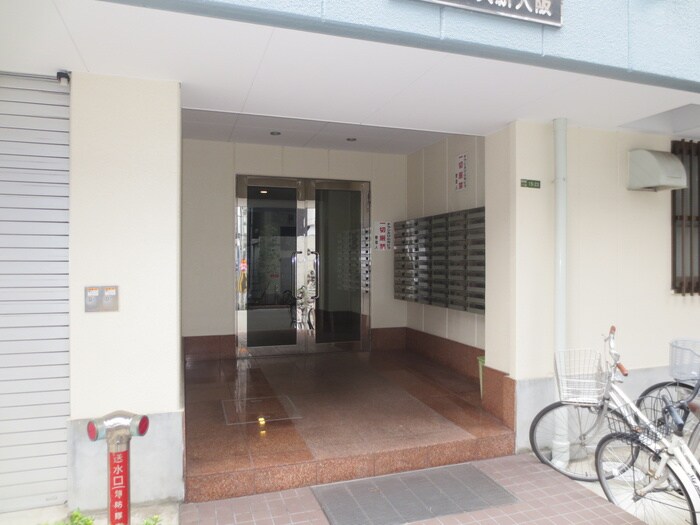 物件外観写真2　(エントランス部分)