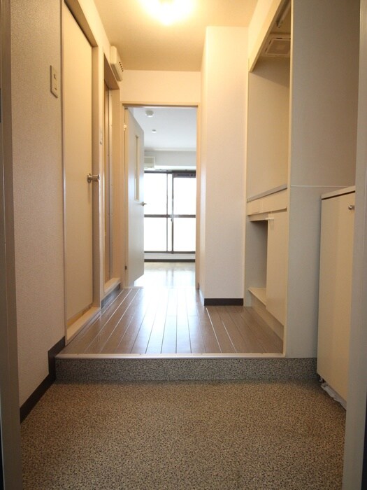 物件内観写真13　(玄関)