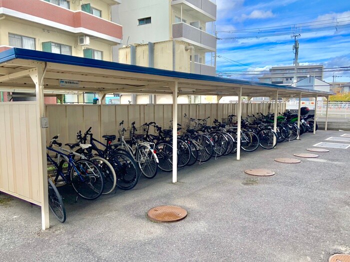 物件外観写真4　(駐車場)