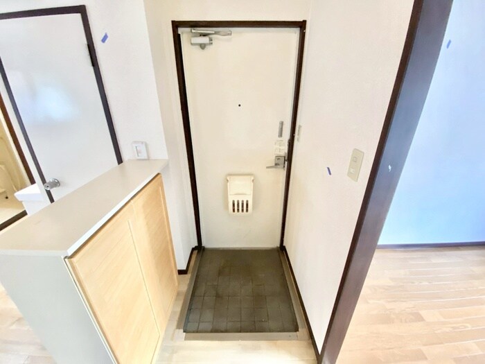 物件内観写真12　(玄関)