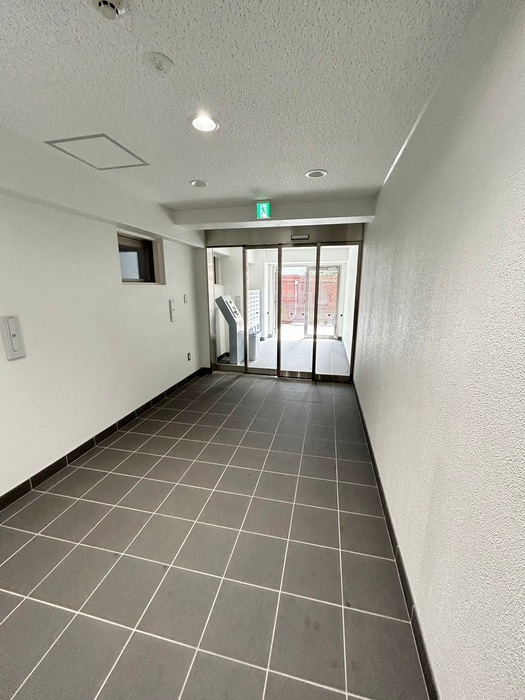 物件外観写真4　(エントランス部分)