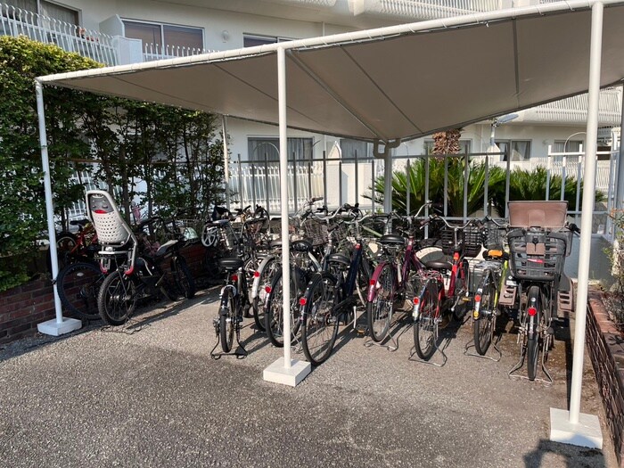 物件外観写真6　(駐輪場)