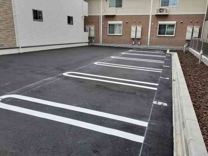 物件外観写真3　(駐車場)