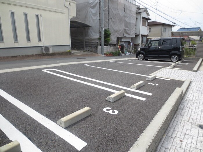 物件外観写真6　(駐車場)