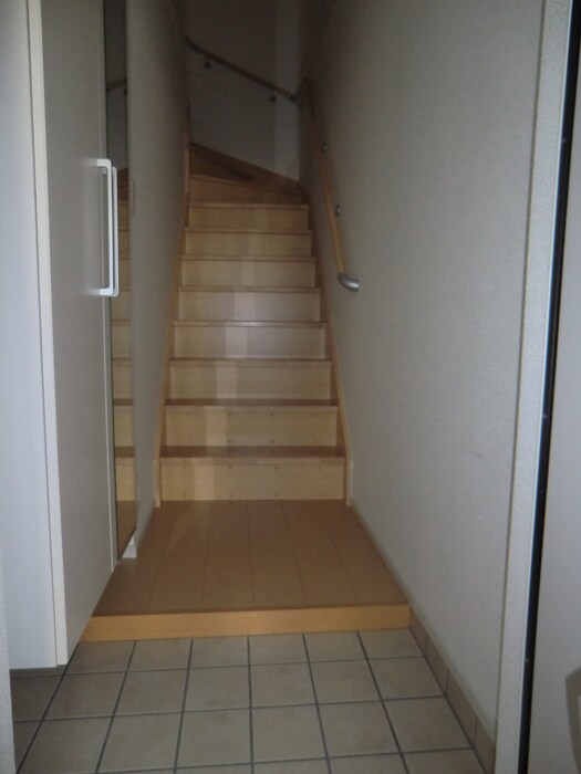 物件内観写真16　(玄関)