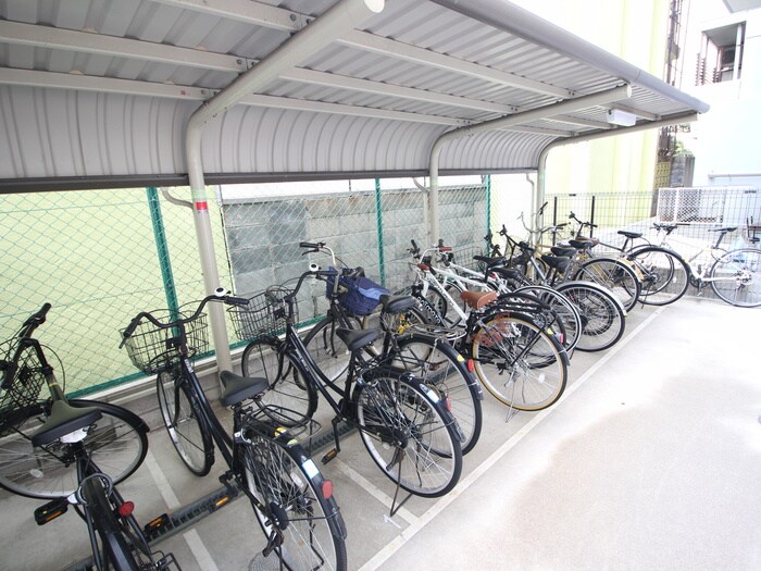物件外観写真5　(駐輪場)