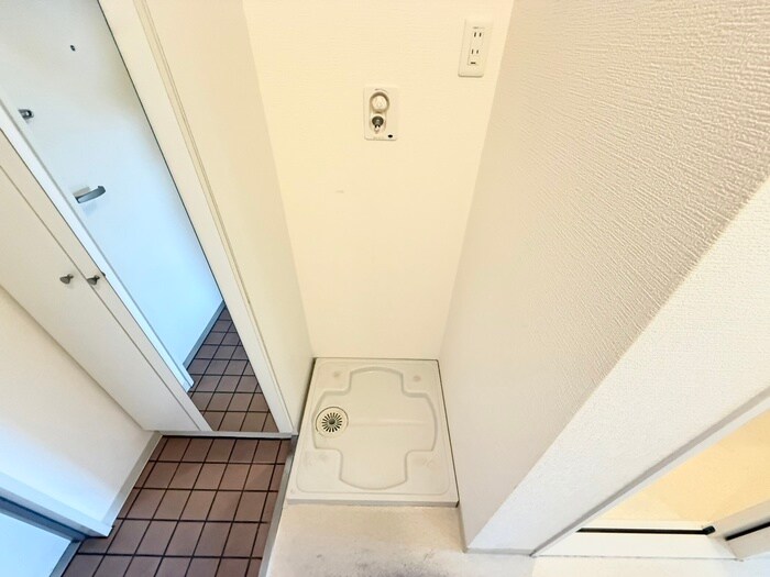 物件内観写真14　(洗濯機置場)