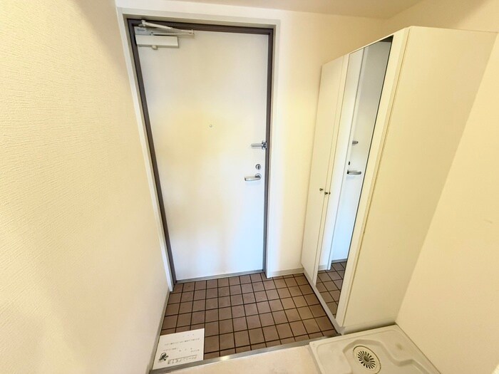 物件内観写真18　(玄関)