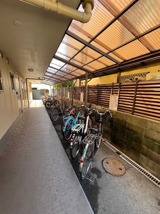 物件外観写真3　(駐輪場)